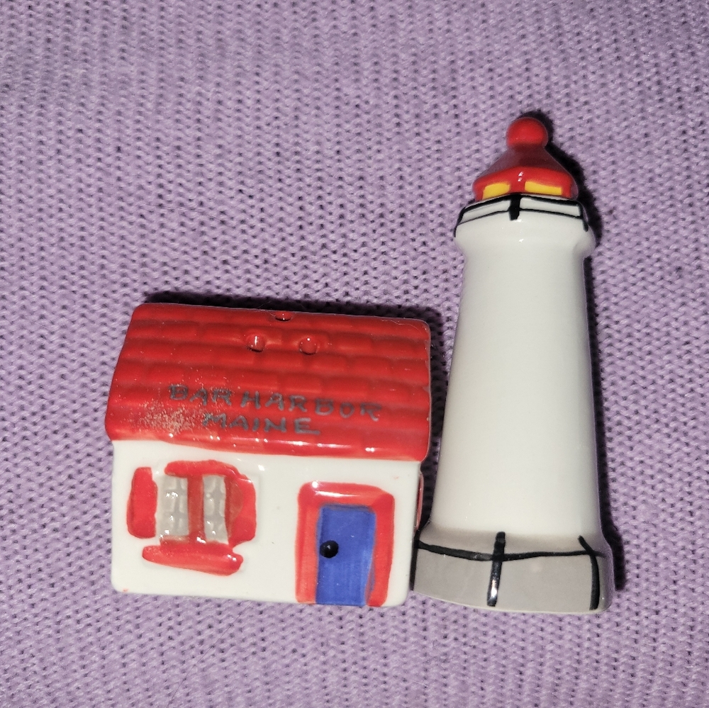 Salt and pepper shakers  with Maine written on house and light house